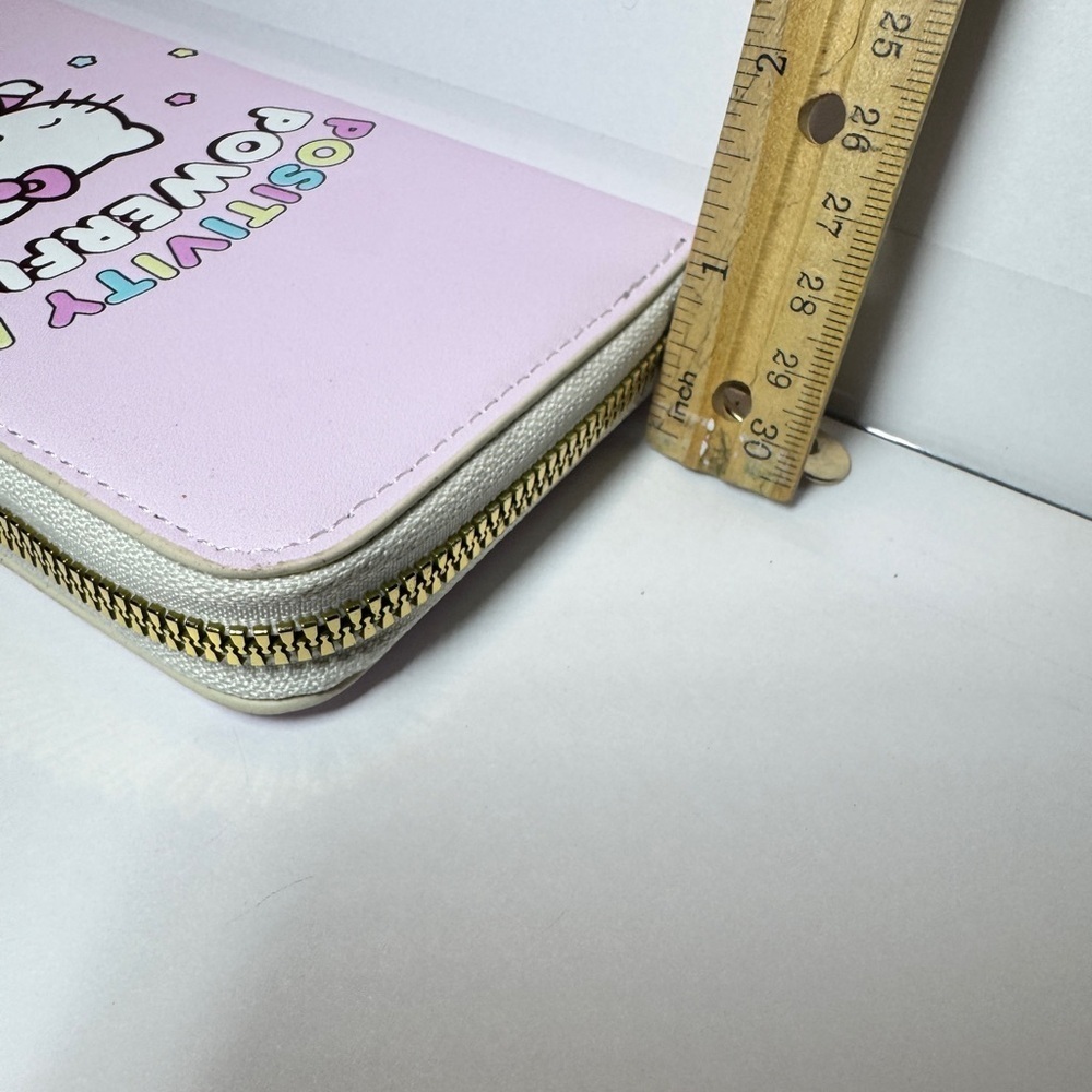 Hello Kitty Positivity Wallet - Picture 5 of 7